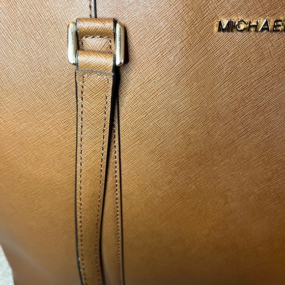 USED ONE TIME- Chocolate Brown Large Michael Kors Shoulder Bag - Picture 8 of 10